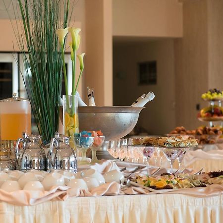 Ambassador Apartments Petrovac Bagian luar foto