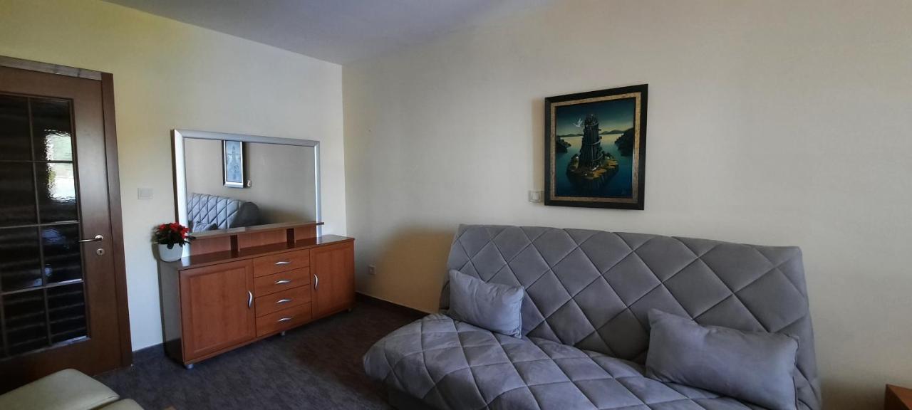 Ambassador Apartments Petrovac Bagian luar foto