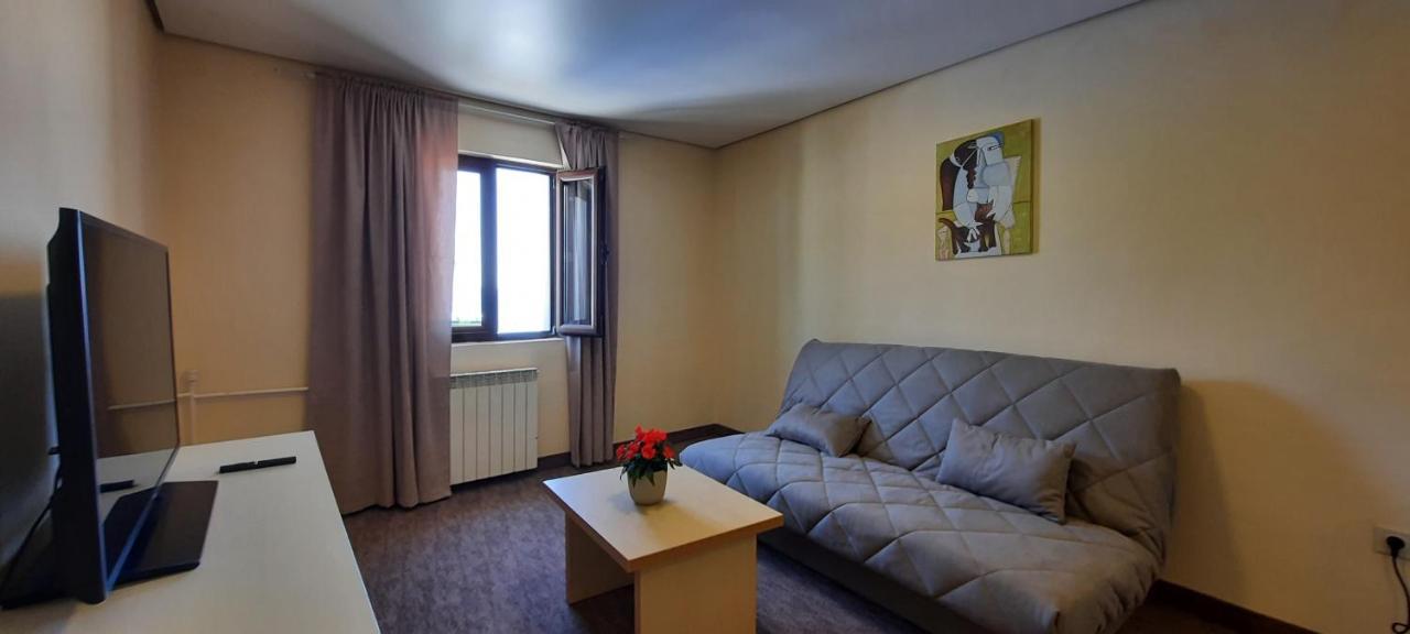 Ambassador Apartments Petrovac Bagian luar foto