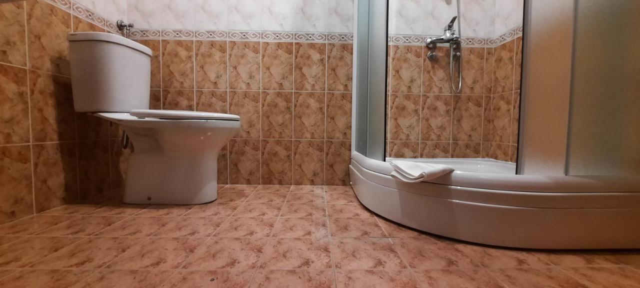 Ambassador Apartments Petrovac Bagian luar foto