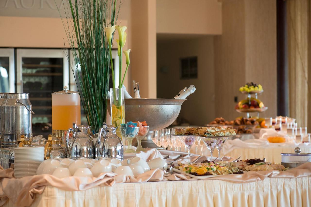 Ambassador Apartments Petrovac Bagian luar foto