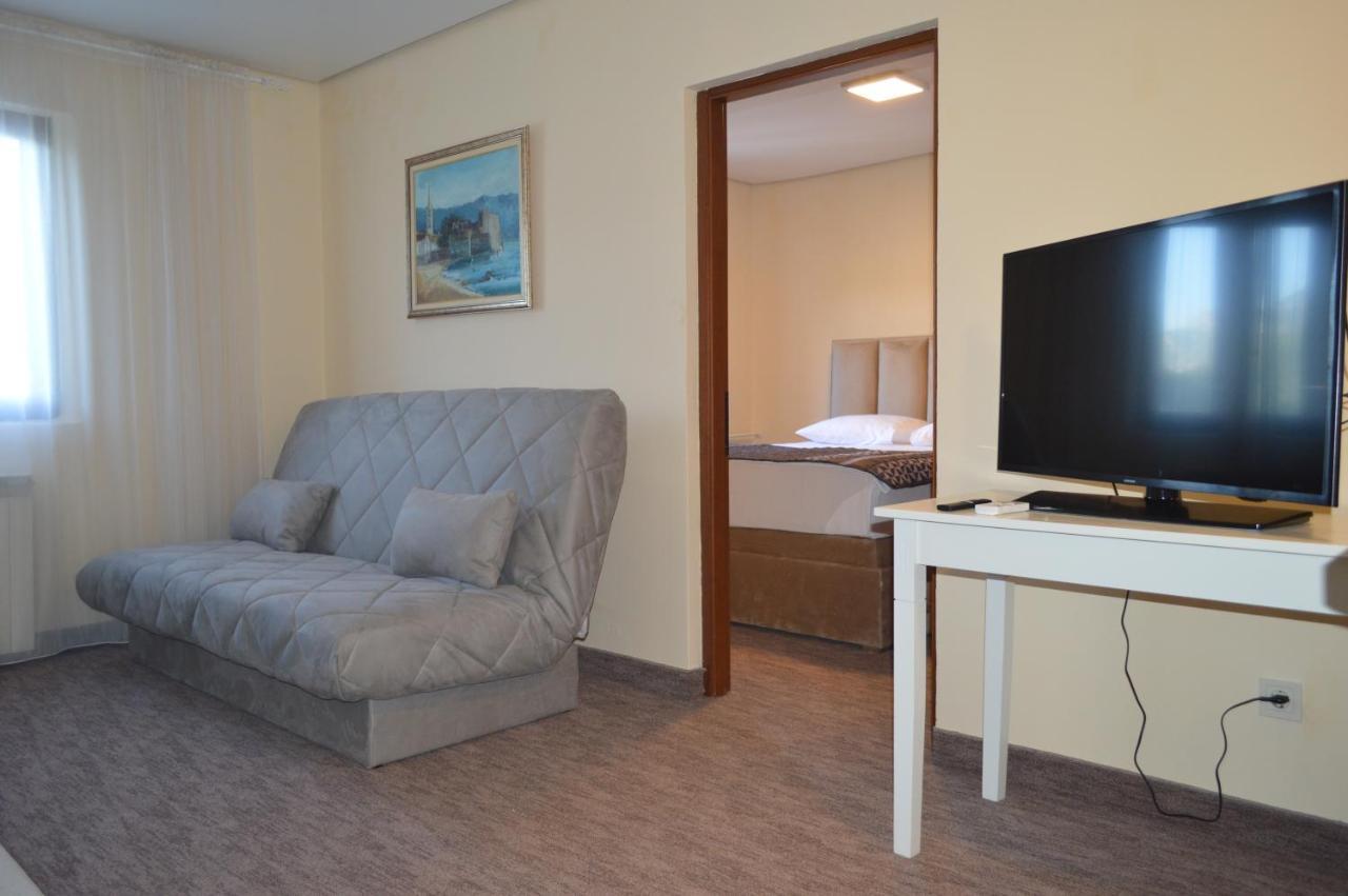 Ambassador Apartments Petrovac Bagian luar foto