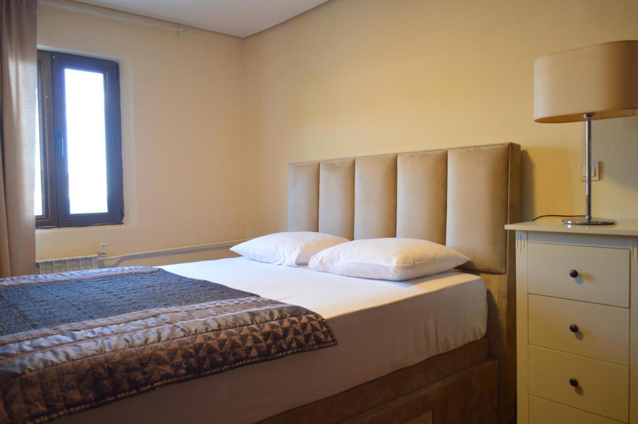Ambassador Apartments Petrovac Bagian luar foto