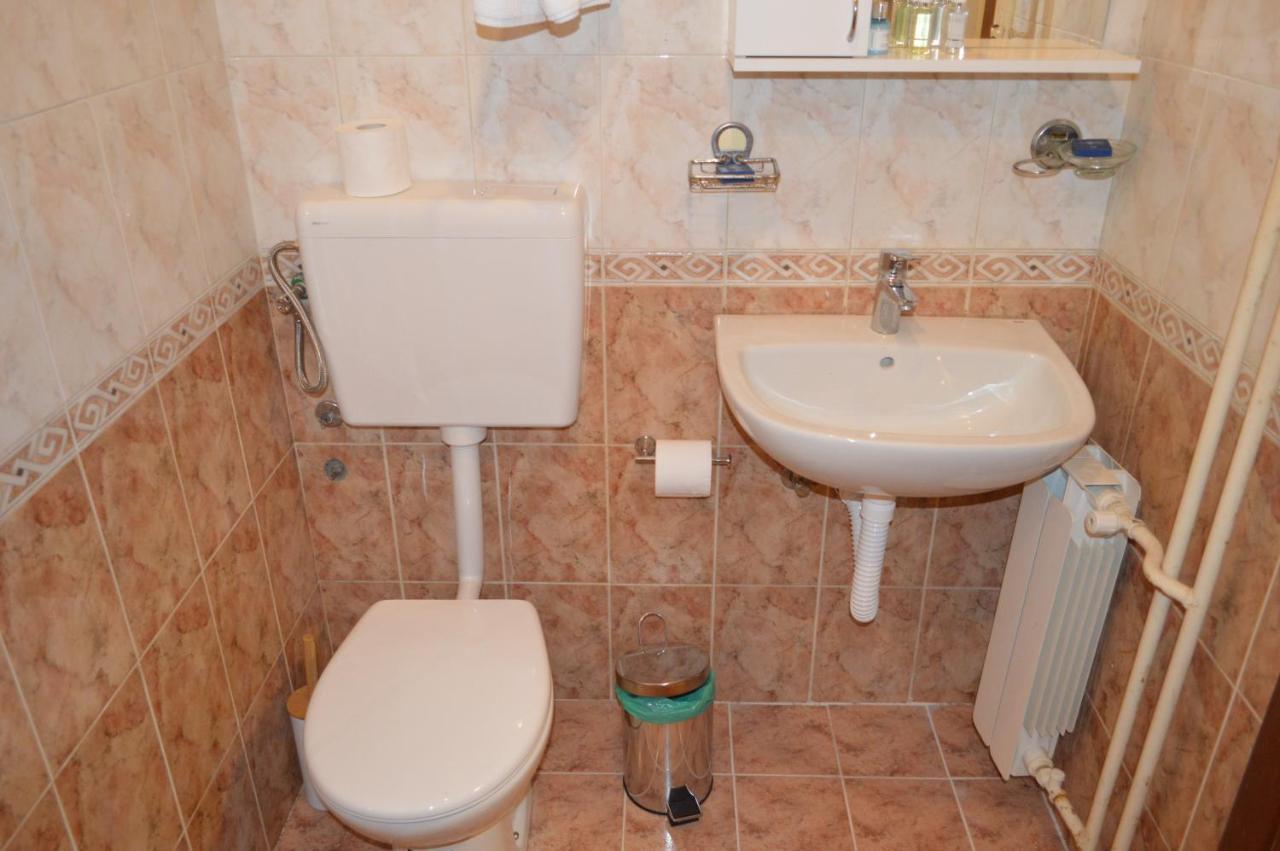 Ambassador Apartments Petrovac Bagian luar foto